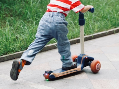 Tuo figlio non ha ancora un monopattino per bambini? È ora che cambi idea