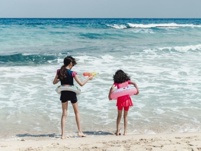 Nuoto sicuro: come giocare e nuotare al mare in tutta sicurezza