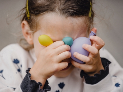 Bambini e timidezza: come incoraggiarli a giocare con gli altri