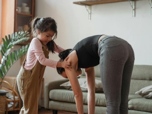 Come fare yoga con i bambini in casa