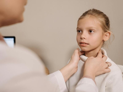 Linfonodi del collo ingrossati nei bambini: cosa potrebbe essere?