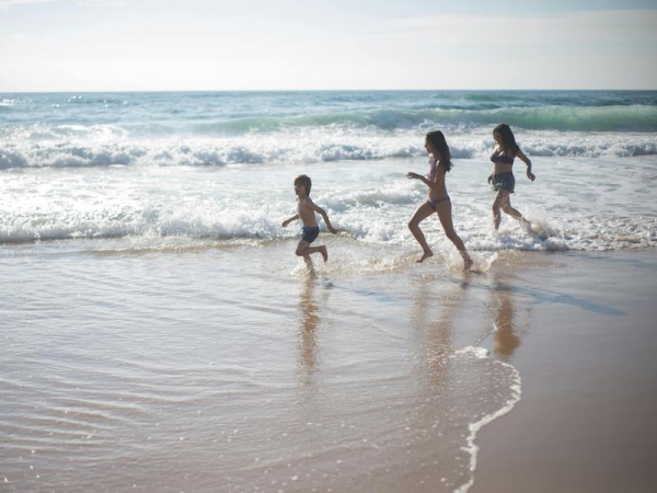 Sicurezza dei bambini in spiaggia: consigli per genitori